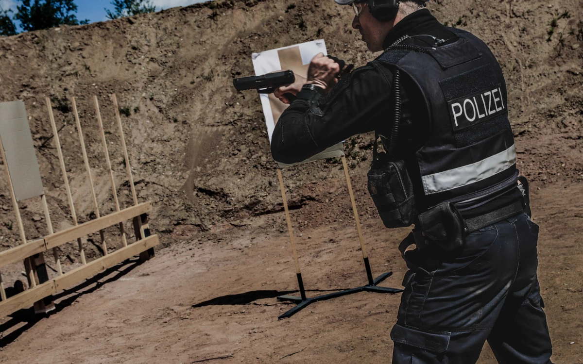 C.A.R System apogee position and compact pistol handling drill at BZ Academy in Poland